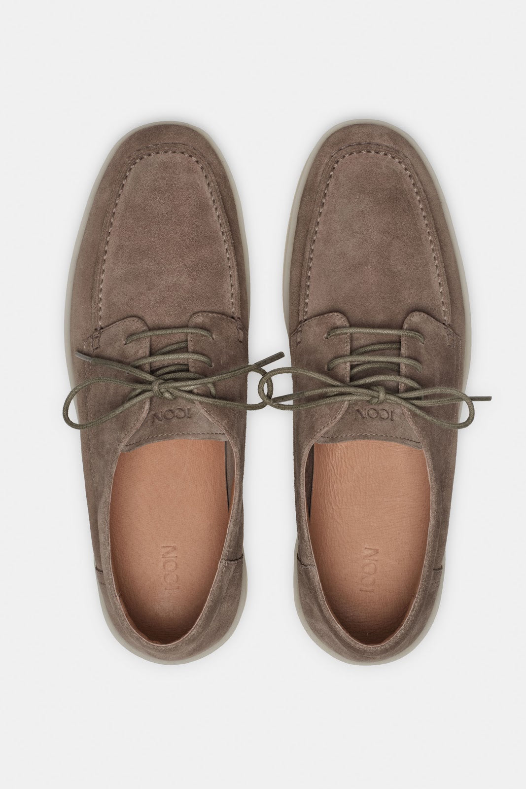 MOCASÍN CLÁSICO CON CORDONES