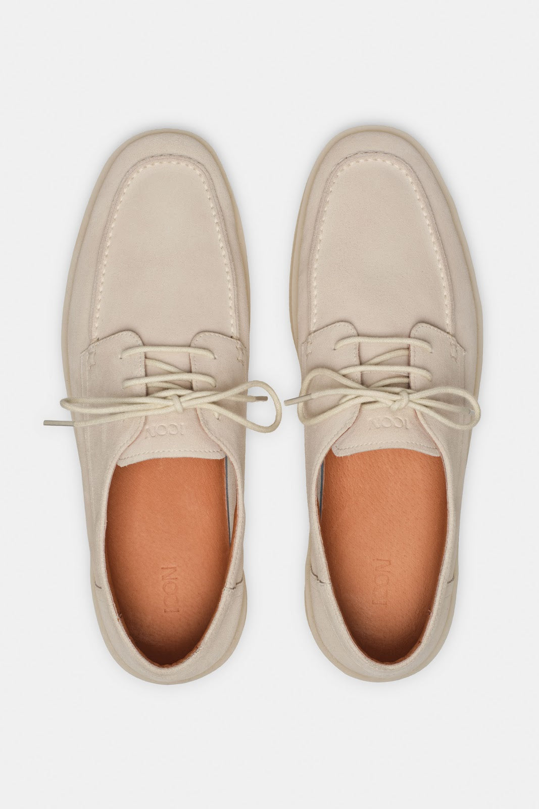MOCASÍN CLÁSICO CON CORDONES